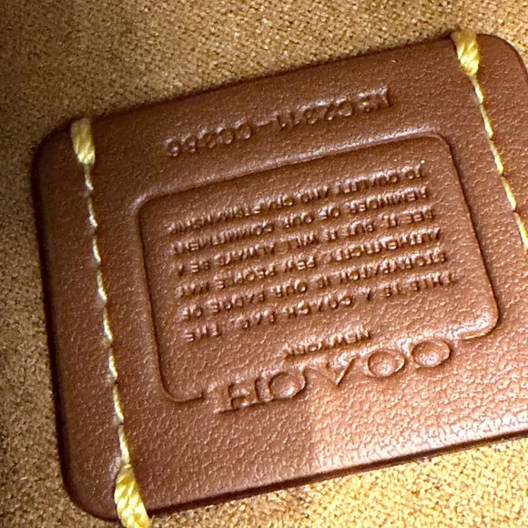 Coach Soft Pebble Leather Camera Bag in black-NEW - Picture 4 of 6